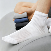 Fabrication sur mesure de chaussettes de sport blanches en coton biologique 100% avec logo tricoté personnalisé pour hommes et femmes