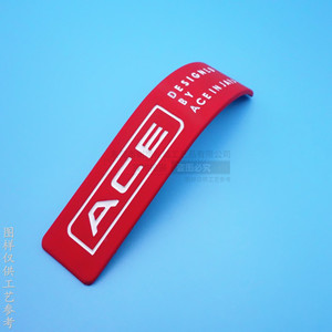 Etiqueta curva personalizada de aleación de zinc de 70 mm con logotipo metálico pintado para etiquetas de equipaje - Product Image 1