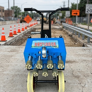 Fraise pneumatique en carbure à 7 têtes pour décapage de revêtements lourds et préparation optimale pour applications sur béton - Product Image 1