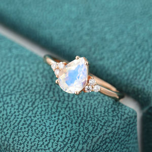 แหวนเงินแท้ 925 ชุบทองคำสีโรสโกลด์ ประดับมูนสโตนทรงลูกแพร์ แหวนมูนสโตนสีน้ำเงินธรรมชาติ - Product Image 6