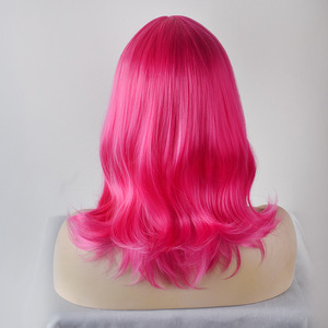 Perruque pour <span class=keywords><strong>femme</strong></span> style européen et américain, franges latérales, <span class=keywords><strong>cheveux</strong></span> bouclés, <span class=keywords><strong>coupe</strong></span> en forme <span class=keywords><strong>de</strong></span> poire, rouge rosé, fibre haute température, directement <span class=keywords><strong>de</strong></span> l'usine - Product Image 4