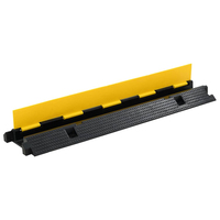 Protecteur résistant de câble de fil de rampe de câble de PVC en caoutchouc jaune et noir pour le produit extérieur de sécurité routière 1 canal 100*22*3.5cm