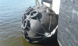 कस्टम उच्च गुणवत्ता Inflatable नाव रगड़ रेल समुद्री वायवीय योकोहामा रबर छाज जहाज के लिए टायर