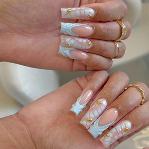 Faux ongles à presser rose nude bleu style <span class=keywords><strong>français</strong></span> avec perles dorées, longs, forme cercueil, brillants, réutilisables, pour usage quotidien, fêtes, salon, OEM - Product Image 1