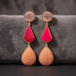 Boucles d'oreilles ethniques à clous en laiton plaqué or, platine et rhodium, ornées de pierres précieuses multicolores roses et dorées - Product Image 3