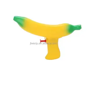 卸売プラスチックバナナおもちゃバナナ水鉄砲子供用バナナクリップガン