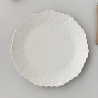 Ensemble d'assiettes en céramique vintage en dentelle élégante française motif dentelle en relief assiettes à dîner blanches ensemble d'assiettes de mariage