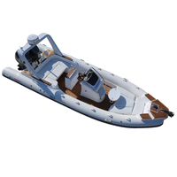 Bateau de luxe sportif à coque en V profond en fibre de verre de 6,8 m avec moteur pour la navigation à la voile, en vente