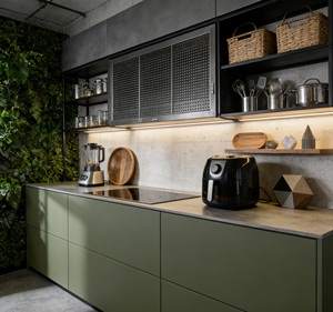 Gabinetes de Cocina Personalizados de Alta Gama de BALOM Group |   Negro, de Pared Simple, Hecho a Medida |   Moderno Azul Mate con Almacenamiento para Espacios Elegantes - Product Image 6