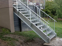 Escalier extérieur de sécurité en métal, design d'escalier extérieur en acier galvanisé