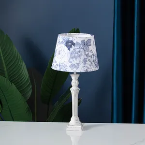 New classical hotel decor retro reading desk lamp floral fabric lampshade polyresin carved table lamp