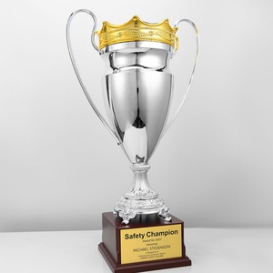 Trofeo Personalizado de Metal Dorado para Fútbol, Baloncesto y Otros Deportes, Fabricante Oneway - Product Image 3