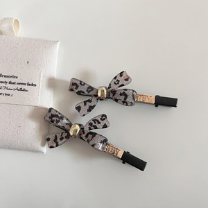 กิ๊บติดผมลายเสือดาวอะซิเตทแฟชั่นสำหรับผู้หญิงแบบหนีบด้านข้าง - Product Image 3