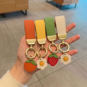 Porte-clés miniature personnalisé avec nom, porte-clés en cuir - Product Image 5