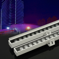 Lámpara LED Lineal para Exteriores de Aluminio y Vidrio Templado RGB, IP66, con Alto CRI 90 y 3 Años de Garantía