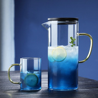 Ensemble de bouteilles en verre pour eau potable Ensemble de bouteilles d'eau de couleur différente Verres à pichet avec poignée Plateau 6pcs Gobelet à eau
