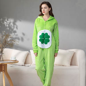 Ours porte-bonheur <span class=keywords><strong>vert</strong></span> de dessin animé personnalisé combinaison pour femmes polaire pyjamas à capuche Homewear - Product Image 2