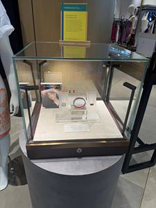 Vitrine de présentation de bijoux sur pied mobile, élégante, en verre, pour petite boutique - Product Image 3