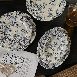 Ensemble d'assiettes à dîner en céramique imprimé floral <span class=keywords><strong>bleu</strong></span> européen <span class=keywords><strong>Assiette</strong></span> de décoration de table en porcelaine bleue et blanche <span class=keywords><strong>vintage</strong></span> pour événement de mariage - Product Image 2
