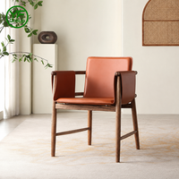 Chaise Commerciale en Bois Massif Rembourrée en Cuir pour Restaurant, Café, Hôtel – Mobilier d'Hôtellerie – Ensembles de Sièges à Structure en Bois