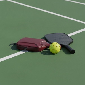 Housse de raquette de pickleball structurée en PU italien avec mousqueton, aspect italien, logo personnalisé, vente en gros - Product Image 3