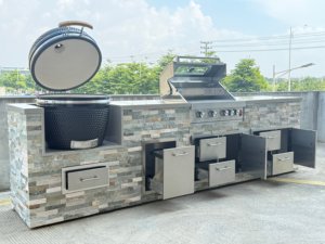 Barbecue a Gas da Incasso Moderno Premium, Impermeabile, con Isola in Acciaio Inox e Finitura in Pietra, Dimensioni Personalizzabili, Ampio Spazio di Stoccaggio, 7 Bruciatori - Product Image 3