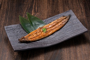Maravilloso Unagi Kabayaki Japonés de Calidad Superior, Origen Kyushu, Glaseado con Salsa de Soja Dulce, Pescado Entero Congelado, Listo para Comer - Product Image 2