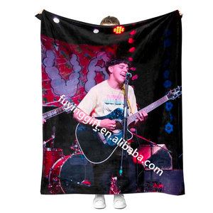 Manta de Franela Personalizada con Diseño de Cantantes Mexicanos y Latinos como XAVI, Karol G, Carin León y Selena, Ideal para Viajes o Sofá, Superventas - Product Image 2