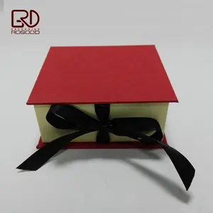 Caja de cartón para pulsera de papel con cierre de cinta RGD-P1159