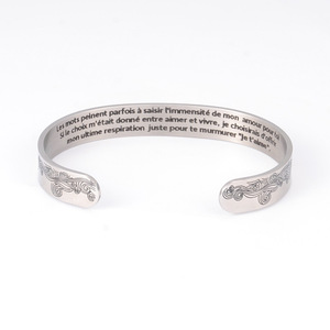 Pulsera Ajustable de Acero Inoxidable Plateada con Patrón de Ondas Grabado, Regalo de Joyería Unisex - Product Image 2