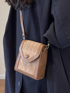 Nouveau Sac Selle en Cuir pour Femme 2026, Tendance, à Bandoulière Unique, avec Fermeture Éclair Diamantée et Intérieur en Cuir - Product Image 2