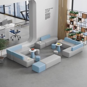 Canapé sectionnel de bureau en cuir de haute qualité avec ottoman, idéal pour les hôpitaux, structure en bois massif - Product Image 1