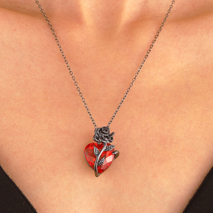 Collar de rosa de corazón Ins de estilo oscuro americano europeo para mujer, Collar chapado en plata de clavícula en forma de corazón de flor entrelazada gótica - Product Image 3
