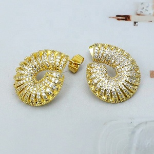 Boucles d'oreilles en zircon de luxe, design symétrique créatif, plaqué or, style rétro vintage classique, bijoux pour femmes, cadeau - Product Image 5