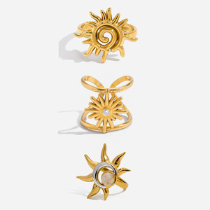 Anillo Sunburst de Oro Amarillo Ajustable, Joyería Unisex para Regalo - Product Image 1