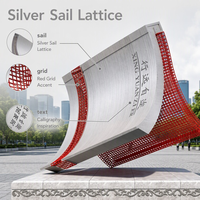 Grande sculpture moderne en forme de livre ouvert en acier inoxydable brossé, avec dos à motif de treillis rouge et page incurvée, forgée à la main, pour bibliothèque, école, culture