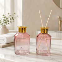 Bouteille en verre givré de forme spéciale avec bouchon à vis pour parfum d'ambiance de salle à manger
