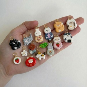 Série d'animaux mignons nordiques, pendentif tricolore à face noire, collier DIY, électroplaqué sous vide dans un four pour la coloration - Product Image 3