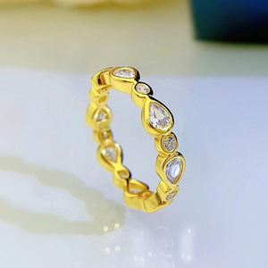 Anelli Eternity Q725 con Zirconia Cubica Creata in Laboratorio, Taglio a Pera, Montatura a Griffe, Anelli Unisex per Matrimonio e Moda - Product Image 3