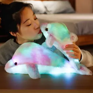도매 창조적 인 어린이 인형 사용자 정의 돌고래 장난감 봉제 빛 아이들을위한 귀여운 선물 빛나는 Led 조명 동물 소파 베개