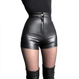 Shorts de Cuero Sintético Negro de Cintura Alta, Ajustados, Estilo Motero para Mujer - Product Image 1
