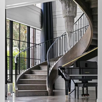 Escalier en colimaçon moderne en acier inoxydable finition or avec marches en marbre pour usage intérieur en villa, Foshan