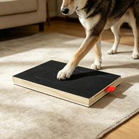 Griffoir et poteau à griffer en bois massif pour chiens et chats, avec lime à griffes, protection anti-griffures pour canapé, coupe-griffes et distributeur de friandises pour animaux
