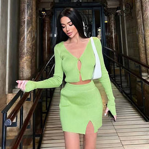 <span class=keywords><strong>2022</strong></span> <span class=keywords><strong>automne</strong></span> <span class=keywords><strong>hiver</strong></span> tricoté à manches longues pull femmes haut et jupes tenue Streetwear deux pièces ensemble décontracté mince Chic <span class=keywords><strong>jupe</strong></span> ensembles - Product Image 5