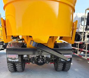 Camion malaxeur à béton autochargeur mobile de 2,5m³, 3m³, 3,5m³, 4,5m³ pour le transport de sable, pierre, eau et ciment, à vendre - Product Image 5