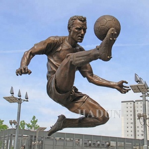 Vendita calda personalizzata intaglio a mano decorazione esterna grande bronzo statua di leone in ottone scultura di calcio in vendita - Product Image 4