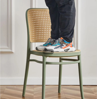 Chaises de salle à manger empilables en plastique, modernes et colorées, pour café, extérieur, parc et école - Vente en gros