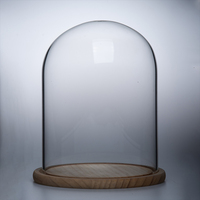 Cloche en verre borosilicate transparente anti-poussière de grande taille avec base en bois pour la décoration (vente en gros)