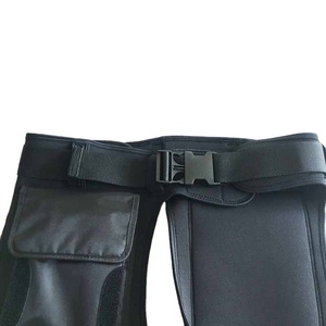 Pantaloncini da sub in Neoprene di buona qualità con 2 tasche per le immersioni - Product Image 3