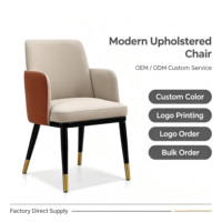 Chaise de conférence exécutive en cuir moderne et durable, base métallique fixe robuste, confortable pour les réunions d'affaires et les sièges pour visiteurs